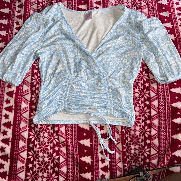 No Boundaries blouse. - Picture 1 of 6